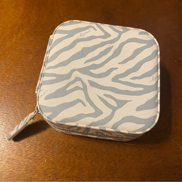 🩷 Milly Blue Zebra Travel Portable Jewelry Case Storage Organizer Clean & Chic 💎 - Picture 10 of 14